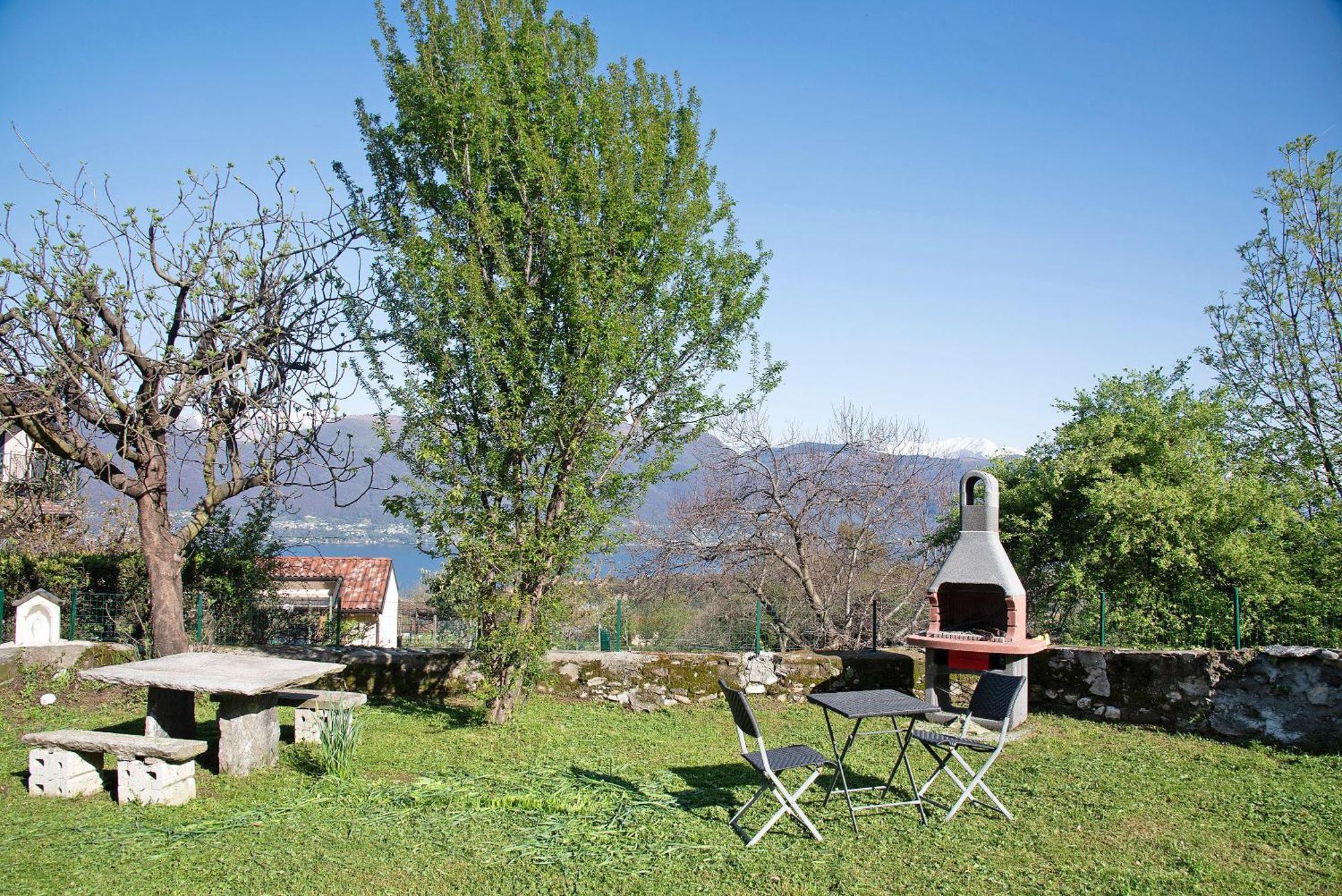 Apartament La Vecchia Torre Porto Valtravaglia Zewnętrze zdjęcie